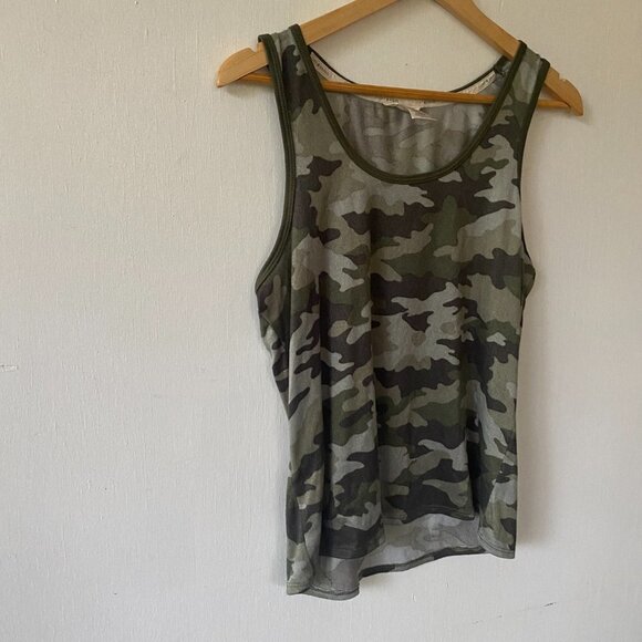 Lucky Brand Tank Top Womens Medium Green Camo Scoop Neck Sleeveless Blouse - Picture 2 of 8